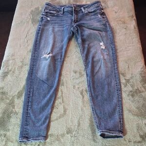 Silver "Suki Super Skinny" Blue Distressed Jeans. Size 29 Waist / 29 Length